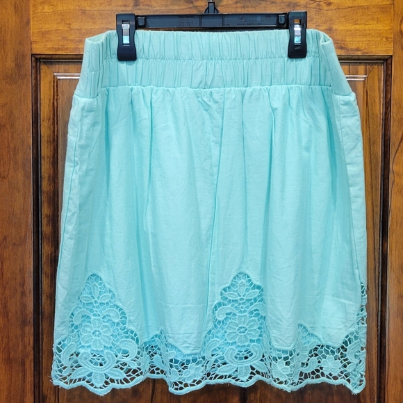 Maurices Crochet Hem Skirt NWOT Medium - Picture 6 of 6